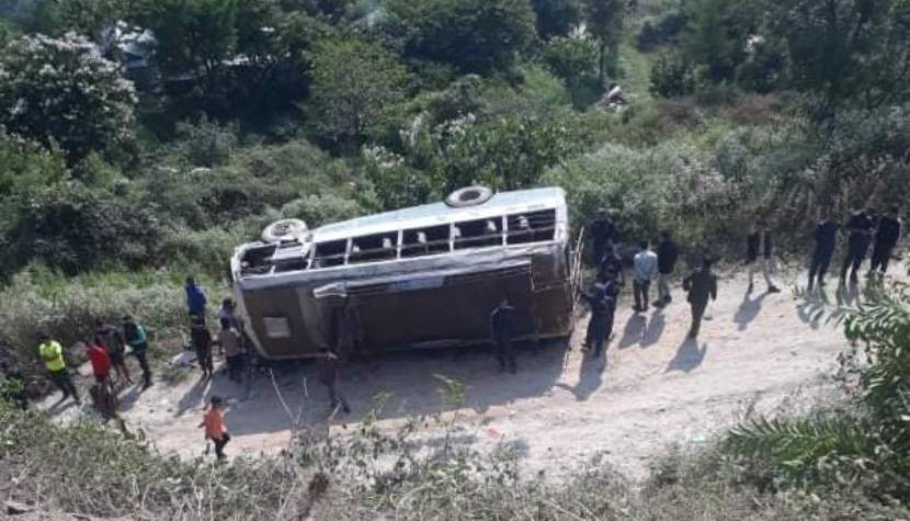 पाँचथर बस दुर्घटनामा मृतकको संख्या चार पुग्योः६१ जना घाइते,११को अवस्था गम्भिर